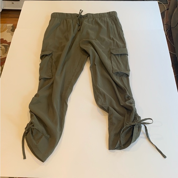 Sofia Vergara Olive Green Lightweight Cropped Luxe Cargo Pants Women’s Large - Picture 1 of 5
